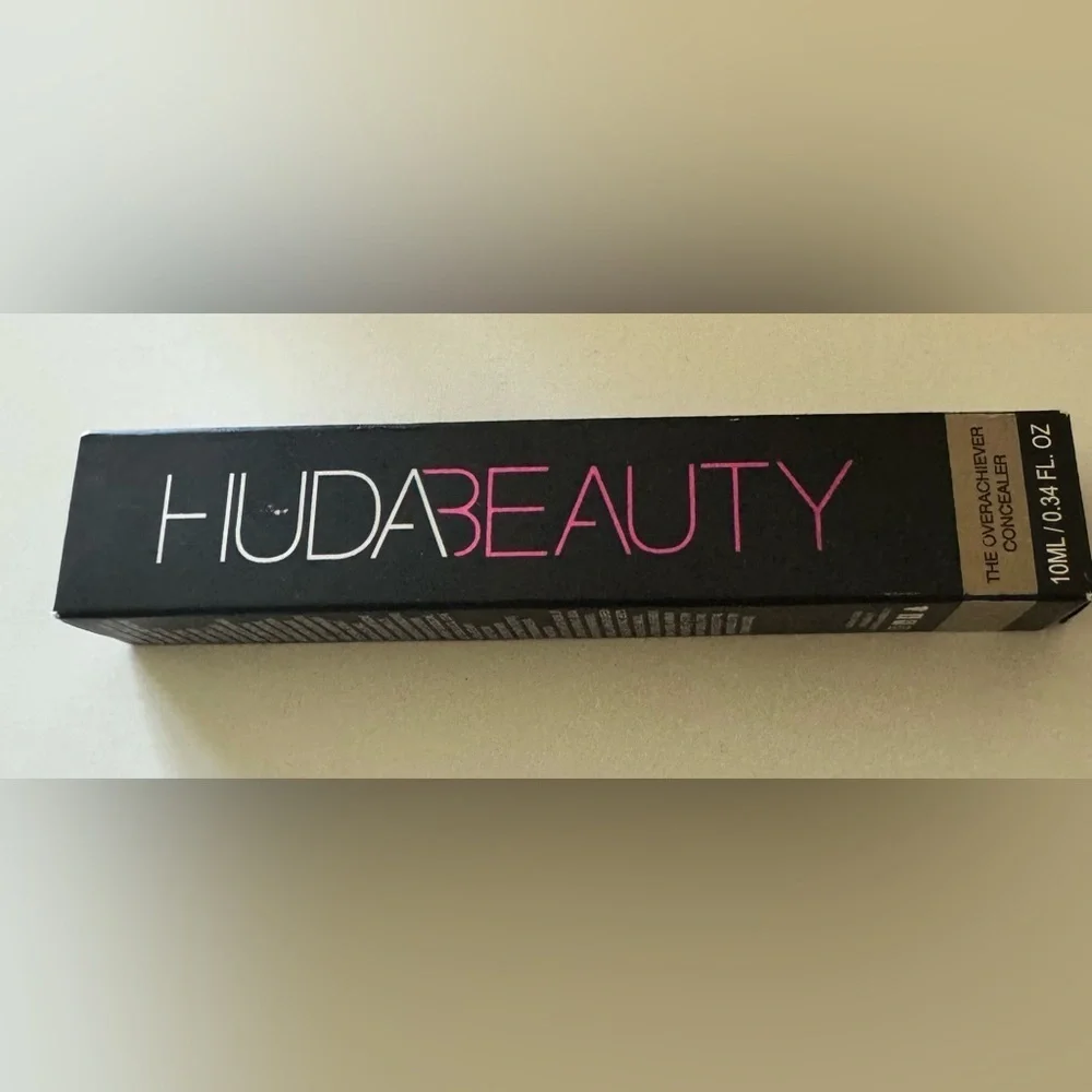 HUDA BEAUTY Rich Brown Concealer Smooth Creamy Finish